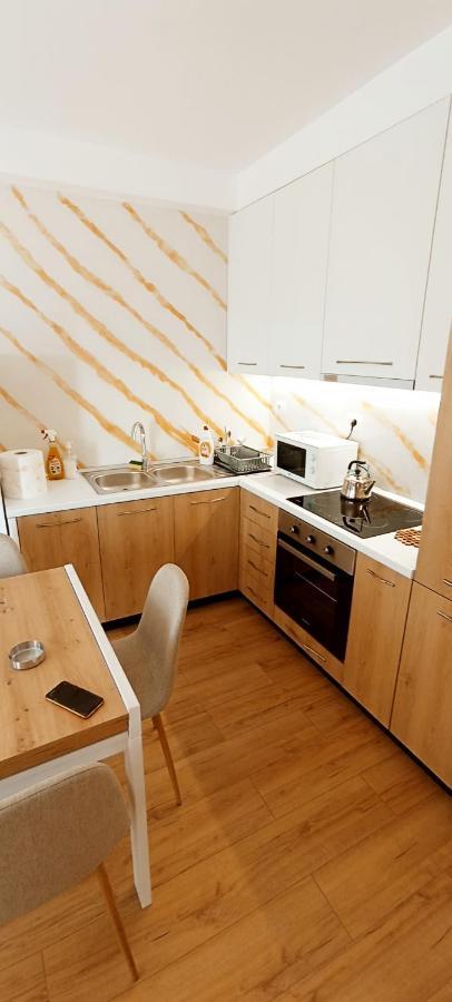 Old Train Apartment 티라나 외부 사진